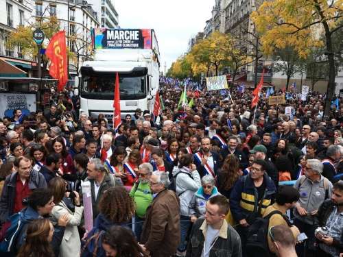 تظاهرات علیه گرانی در پاریس