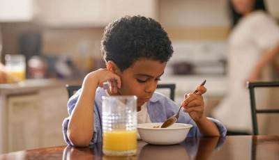 علت نخوردن صبحانه در کودکان و مشکلات جدی آن