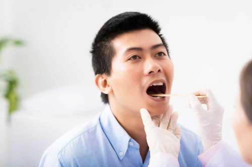 بوی بد دهان نشانه چه بیماری است؟ علت آن چیست؟