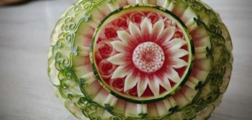 تزیین هندوانه بدون برش برای دیزاین سفره شب یلدا