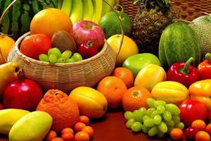4 اشتباه رایج در خوردن میوه که نباید انجام داد