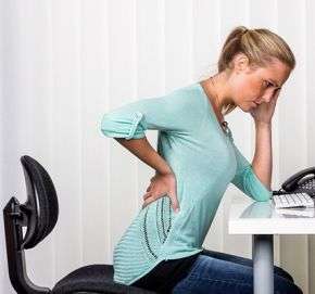 علت درد بالای کمر + 15 درمان خانگی و گیاهی درد پشت