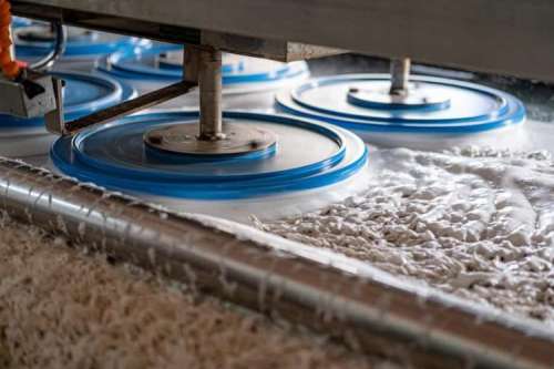 قالیشویی‌ها از چه موادی جهت شستشوی فرش‌ها استفاده می‌کنند؟
