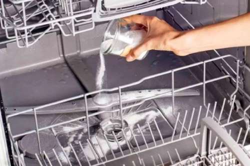 چرا ماشین ظرفشویی بوی بدی میده؟ | ترفند از بین بردن بوی بد ماشین ظرفشویی