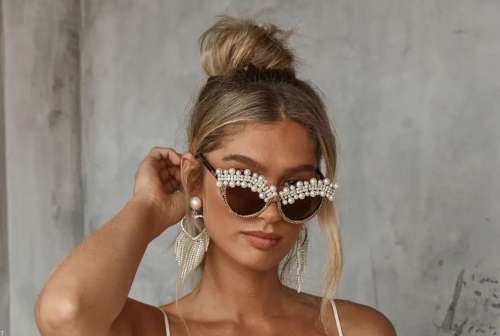 21 مدل از جذاب ترین عینک های آفتابی زنانه (2024)