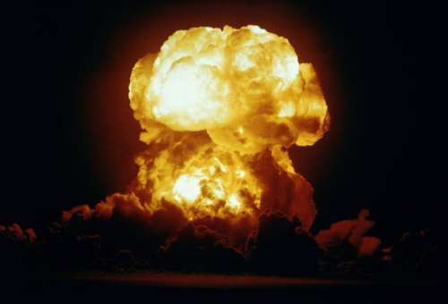 تفاوت بمب اتمی و هسته ای؛ قدرت انفجار کدام یک بیشتر است؟