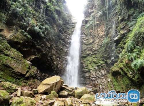 آبشار اکاپل یکی از جاذبه های گردشگری استان مازندران به شمار می رود
