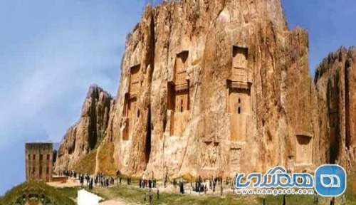 کوه رحمت یکی از جاذبه های گردشگری استان فارس به شمار می رود