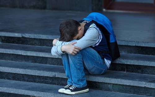 دلایل افسردگی در نوجوانان، علائم و روش های درمان آن