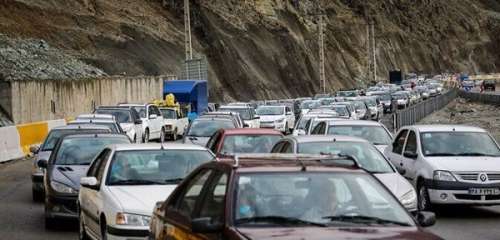 ترافیک در محورهای منتهی به استان مازندران و همچنین هراز سنگین است