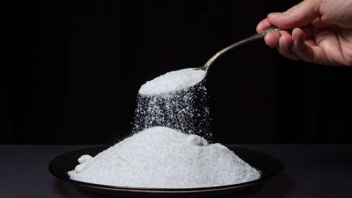 چرا نباید نمک یددار مصرف کرد و جایگزین آن چیست؟