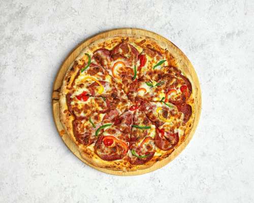 طرز تهیه پیتزا پپرونی ایتالیایی با قارچ خوشمزه و لذیذ به روش فست فودی ها