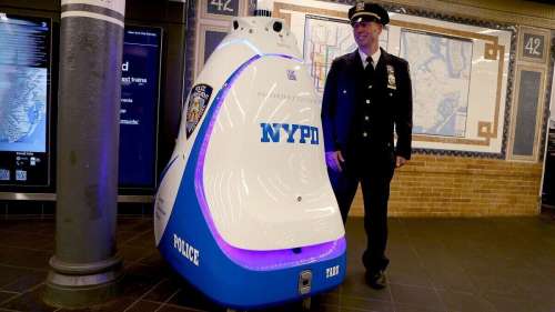 ربات پلیس نیویورک در ایستگاه مترو میدان تایمز معرفی شد