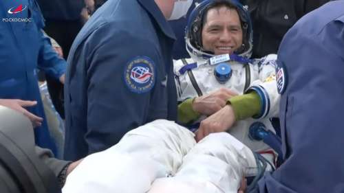 فضانورد ناسا بعد از ثبت رکورد بیشترین اقامت در فضا به زمین بازگشت [+ویدیو]