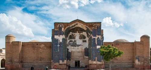 مسجد کبود یکی از جاذبه های گردشگری تبریز به شمار می رود