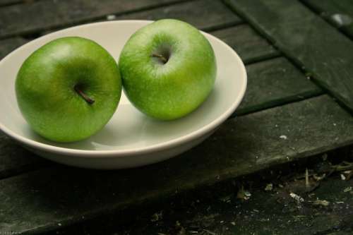 خواص سیب سبز؛ 30 خاصیت بی نظیر سیب سبز از تقویت معده تا تقویت بینایی