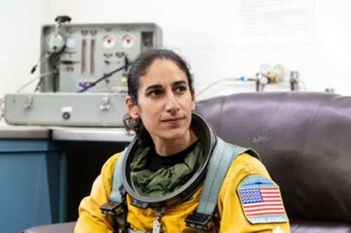 اقدام عجیب فضانورد زن ایرانی در ایستگاه فضایی بین المللی | تصویر عجیب از خورشید گرفتگی جهان را مات کرد