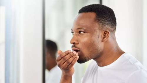 دلیل بوی بدن دهان در صبح و توصیه دندانپزشکان برای جلوگیری از آن