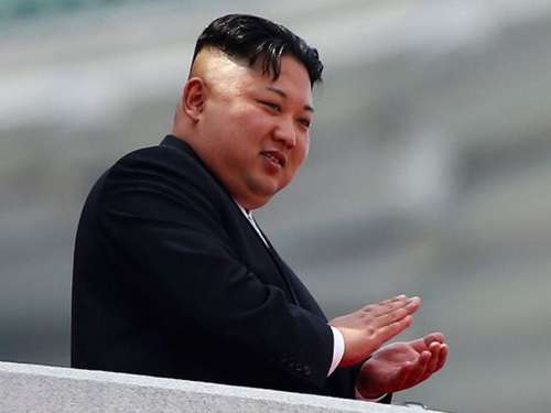 رهبر کره شمالی در ملا عام زار زار گریه می کنید!!!