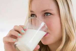 باورهای غلط و اشتباه درمورد خوردن شیر و لبنیات