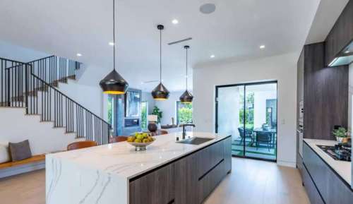 دکوراسیون آشپزخانه جزیره ۲۰۲۴ با انواع طراحی مدرن و زیبا