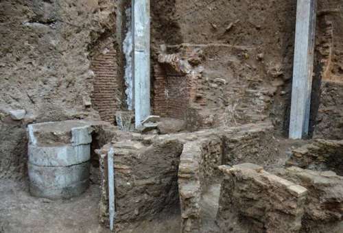 کشف شگفت انگیز خُمره های عهد سلجوقی هنگام گودبرداری از خانه قدیمی در شهر ری+عکس