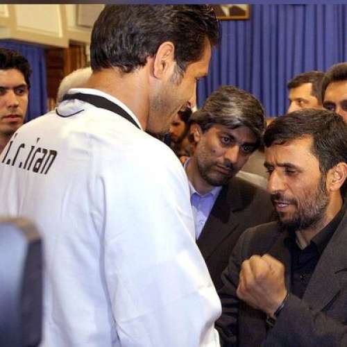 یادی کنیم از مبارزه با ویروس کرونا به سبک محمود احمدی نژاد در پای صندوق رای+ویدئو
