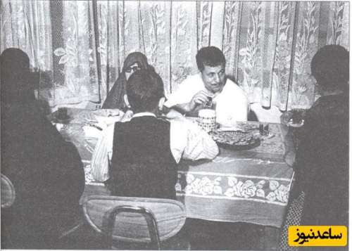 صبحانه صمیمی و خانوادگی آیت الله هاشمی رفسنجانی روی میزناهار خوری همراه با مادرشان+ عکس/ فقط چای و سنگگ