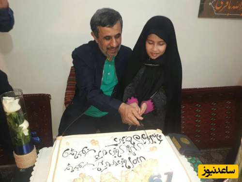 (عکس) نوشته جالب کیک تولد حاج محمود احمدی نژاد که توسط طرفداران پر و پا قرصش تدارک دیده شده بود / چه کیک بزرگی هم هست!