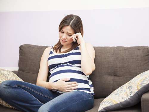 آیا گریه کردن در بارداری روی جنین تأثیر می‌گذارد؟