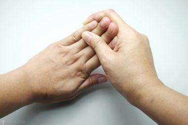 علائم و درمان خانگی بیماری سندروم مچ دست (درد گرفتن مچ دست)