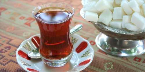 با فواید و مضرات مصرف روزانه چای آشنا شوید