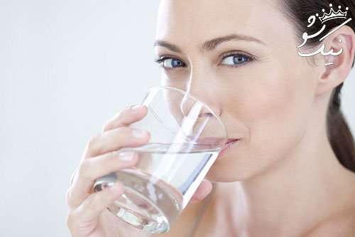 ۷ خاصیت معجزه آسای نوشیدن آب گرم