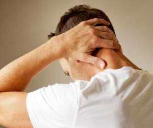 درد پشت سر از چیست و چطور درمان می شود؟