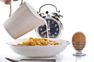 بهترین زمان خوردن صبحانه چه موقع است؟