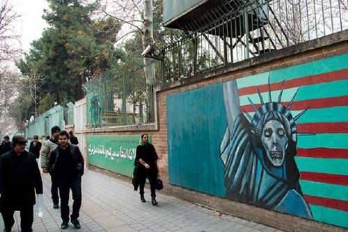 نقاشی‌های دیوار سفارت آمریکا در تهران حذف شد! + عکس
