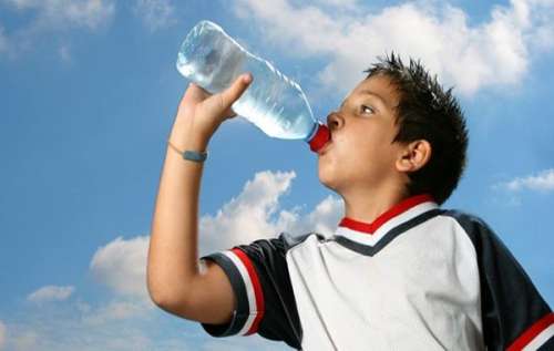 آب معدنی برای سلامت بهتر از آب شرب است؟