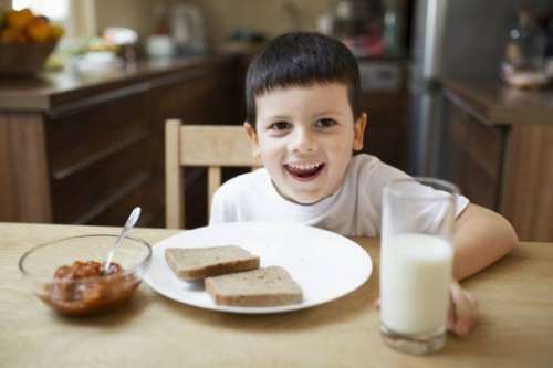 تغذیه و برنامه کامل غذایی برای کودک 2 ساله