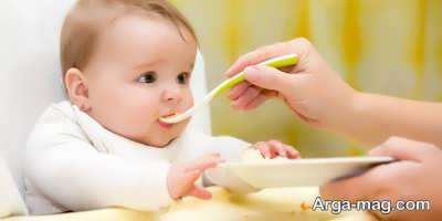 نحوه صحیح غذا دادن به نوزاد و نکات مهمی که والدین باید بدانند